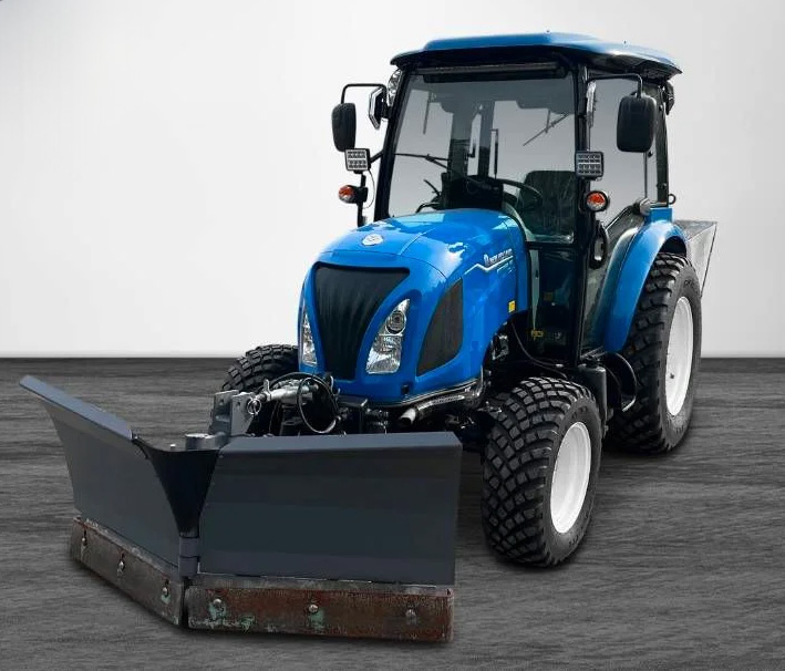 Blå kompakttraktor New Holland Boomer 45 stulen i Skogås söder om Stockholm