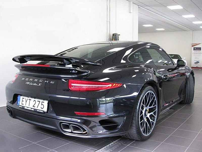 Svart Porsche 911/991 Turbo S stulen i Kil norr om Karlstad