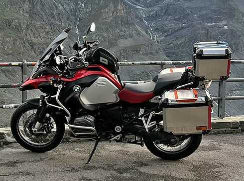 BMW R 1200 GS Adventure stulen i Bro nordväst om Stockholm
