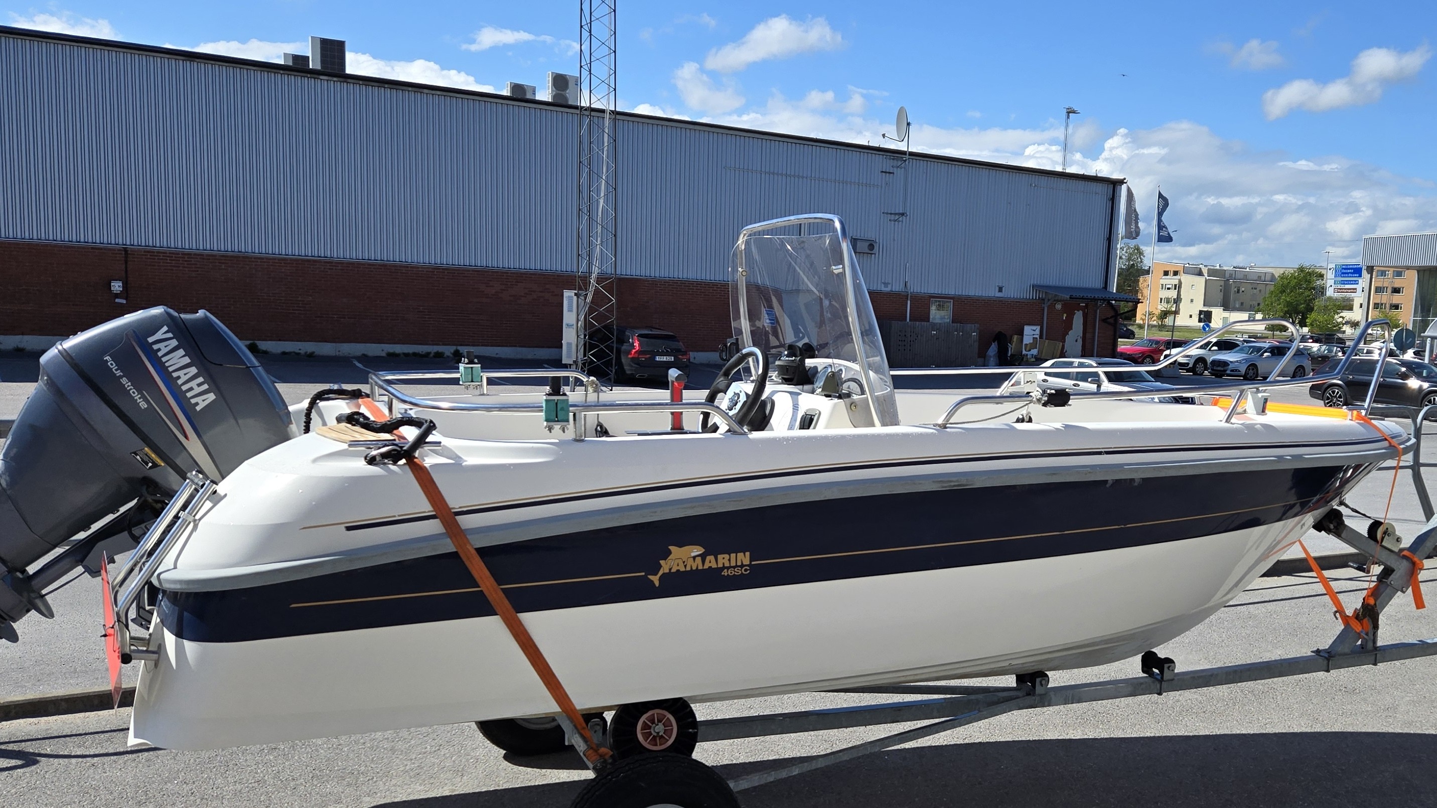 Yamarin 46 SC med 40 Hk Yamaha  stulen i Hallbosjön, Nyköping