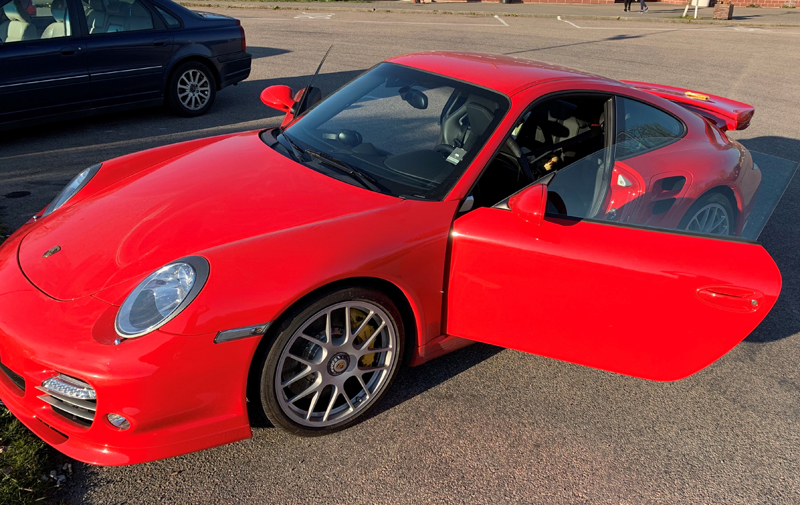 Röd Porsche 997/ 911 Turbo stulen i Nacka strand utanför Stockholm