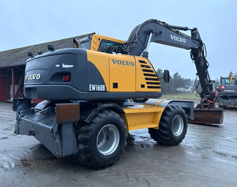 Gul hjulburen grävmaskin Volvo EW160B stulen i Fleninge norr om Helsingborg