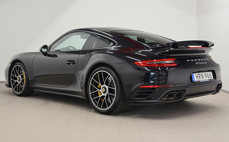 Svart Porsche 911/ 991 Turbo S stulen i Lycke väster om Kungälv