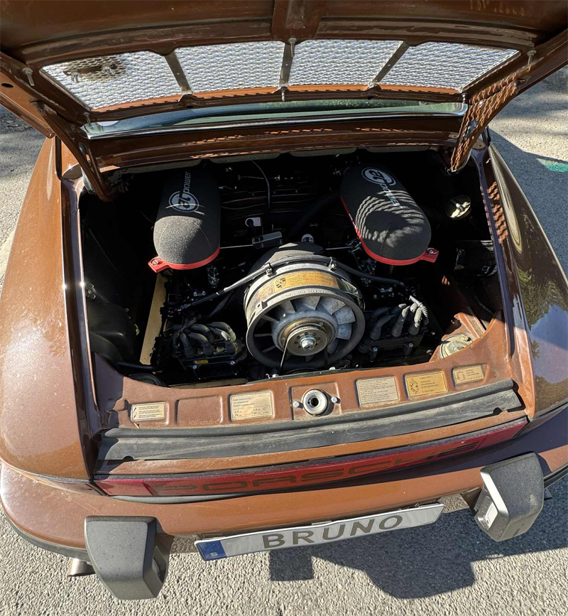 Renoverad och ombyggd brun Porsche 911 S stulen på Djurgården i Stockholm