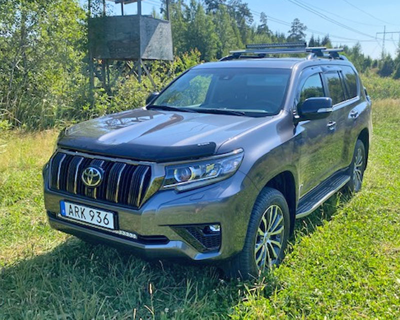 Mörkgrå metallic Toyota Land Cruiser Prado stulen i Törnskogen, Sollentuna norr om Stockholm