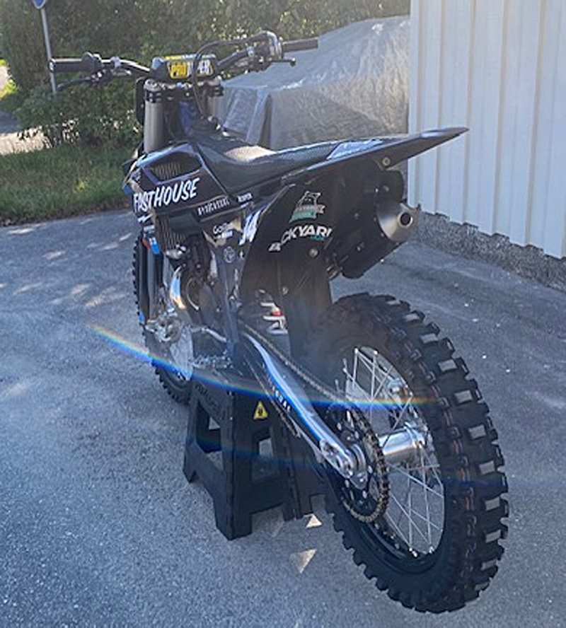 Husqvarna TC 250 och Husqvarna FC 350 stulna vid inbrott i Gribbylund, Täby