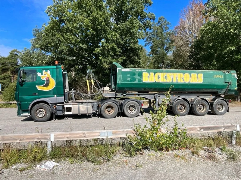 Daf XF 510 FTT 6x4 med tipptrailer Parator Opal stulen i Bro nordväst om Stockholm