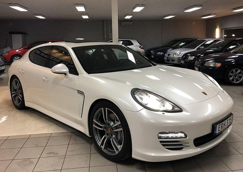 Silvermetallic Porsche Panamera 4S stulen i Rosengård, Malmö