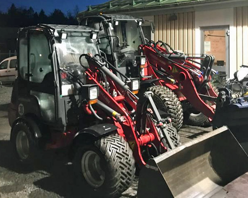 Röd kompakthjullastare Weidemann 1280 stulen i Nacka