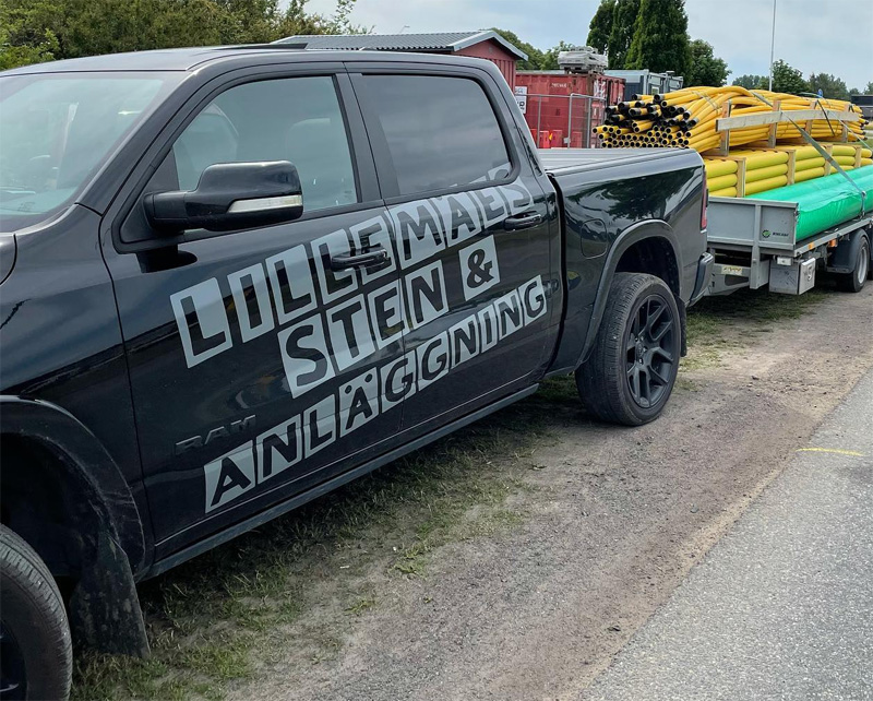 Svart Dodge RAM 1500 Laramie Crew Cab Night Edition stulen norr om Perstorp