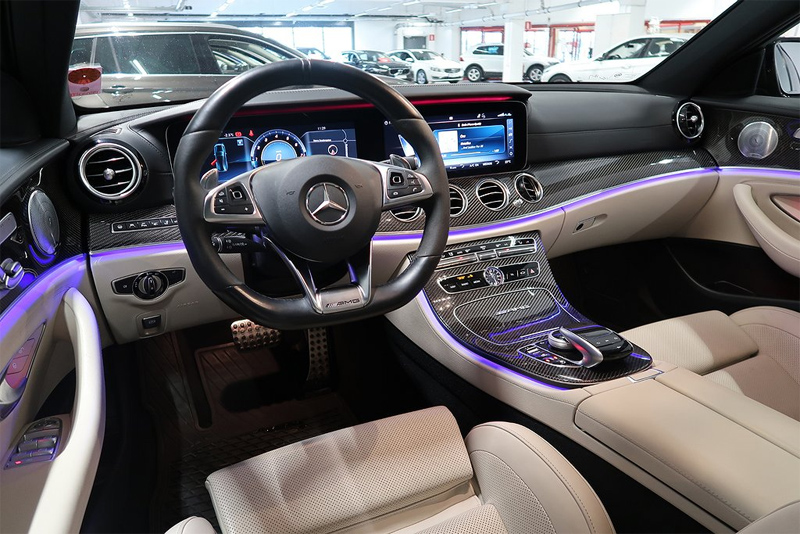 Svart Mercedes Benz AMG E63 S kombi stulen efter inbrott på bilföretag i Linköping
