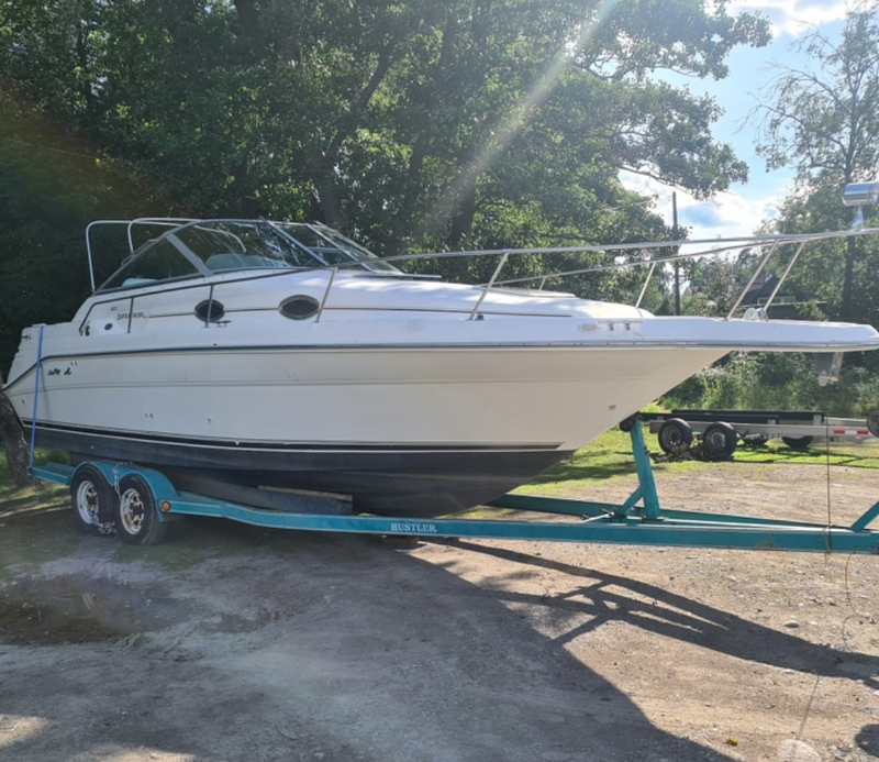 Sea Ray 270 stulen på trailer i Fagersta