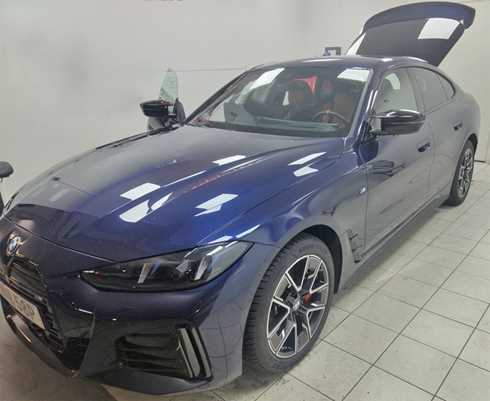 Blå BMW I4 M50 Xdrive stulen i Enskede, Stockholm