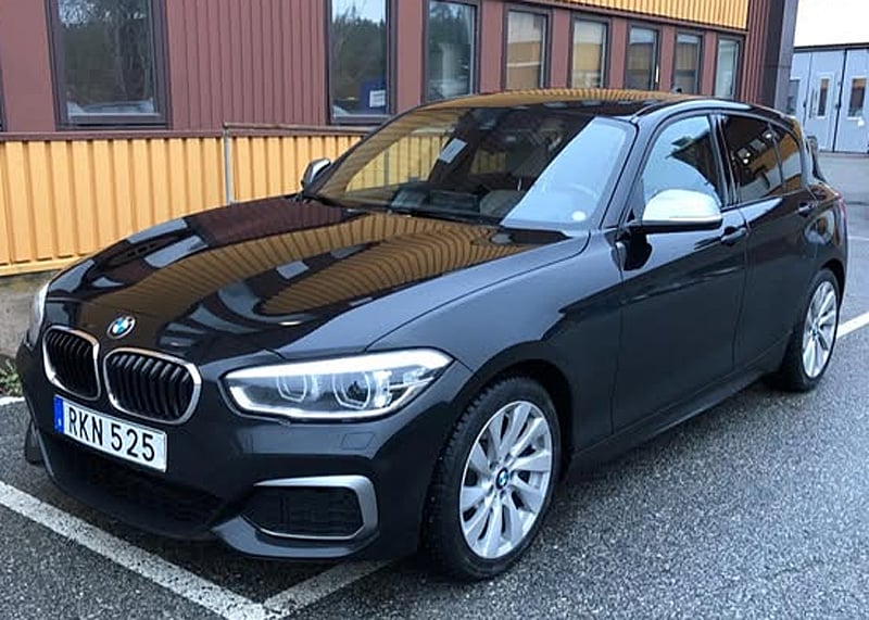 Svart BMW M140i Xdrive stulen i Täby norr om Stockholm