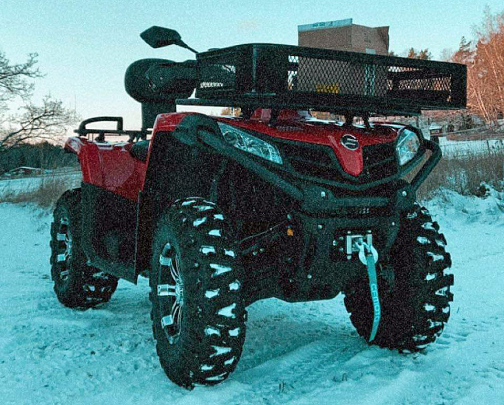 Röd fyrhjuling CFMoto CForce 520L stulen på Gålö i Stockholms södra skärgård