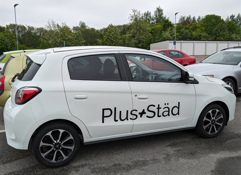Två vita Mitsubishi Space Star, en vit Peugeot Partner och en vit Suzuki Swift stulna vid inbrott i Örebro