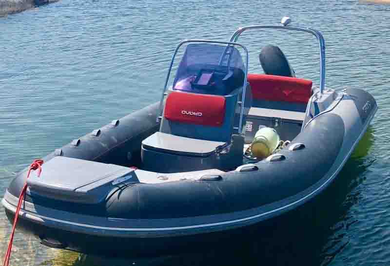 Grand 500 med 75 Hk Evinrude stulen i Stocksund, Stockholm 