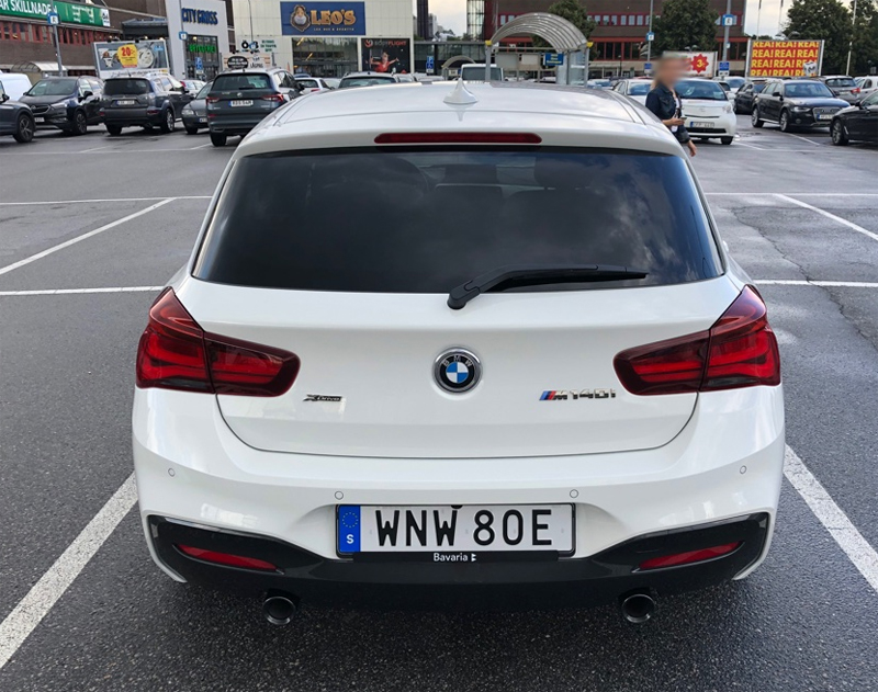 Vit BMW M140i xDrive stulen i Bromma, Stockholm
