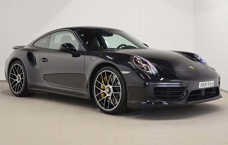 Svart Porsche 911/ 991 Turbo S stulen i Lycke väster om Kungälv