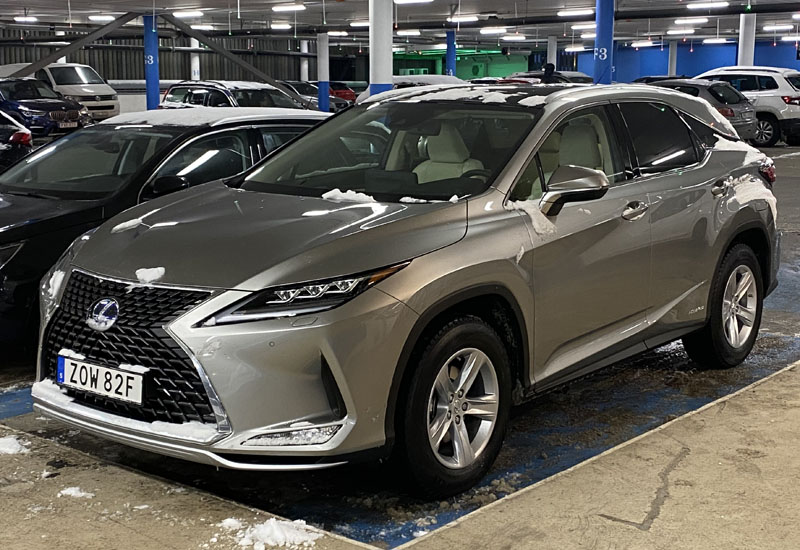 Grå metallic Lexus RX450H AWD stulen i Djursholm