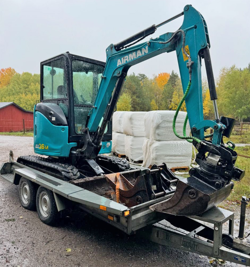 Minigrävare Airman AX 26U-7 stulen mellan Västerås och Kolbäck