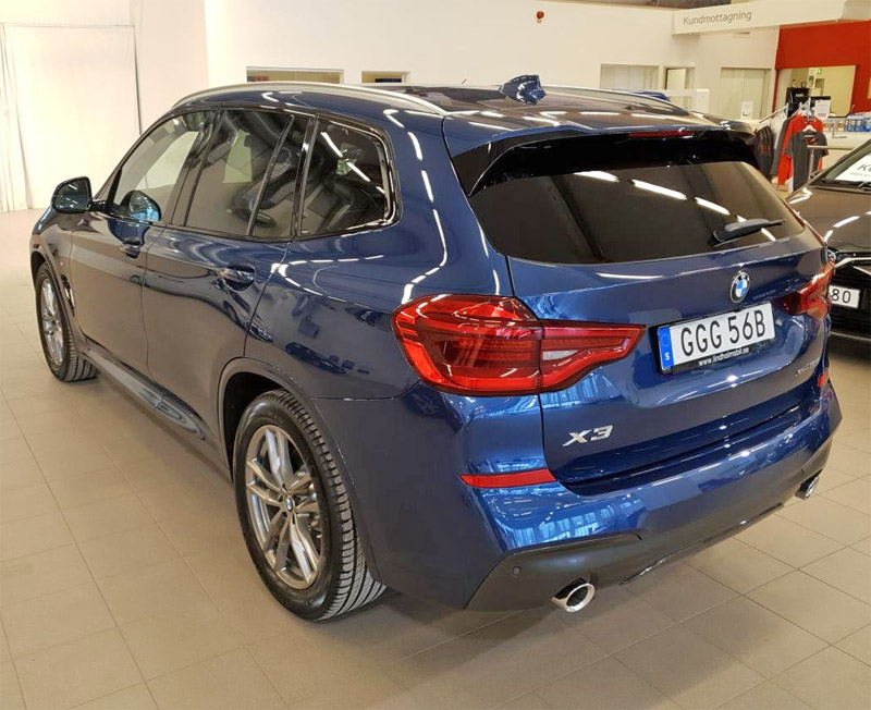 Blå BMW X3 Xdrive 20D stulen i p-huset vid Vikingterminalen i Stockholm