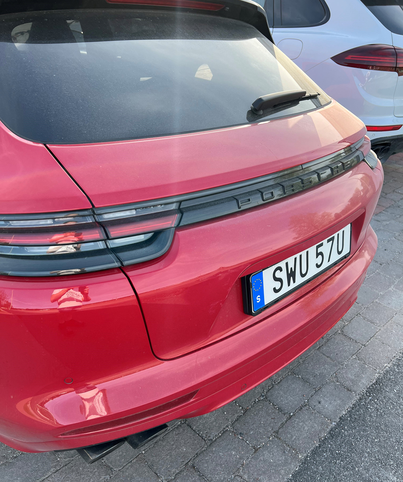 Mattsvart Lamborghini Urus och röd Porsche Panamera 4 -E-Hybrid Sport Turismo stulna i Örnsköldsvik