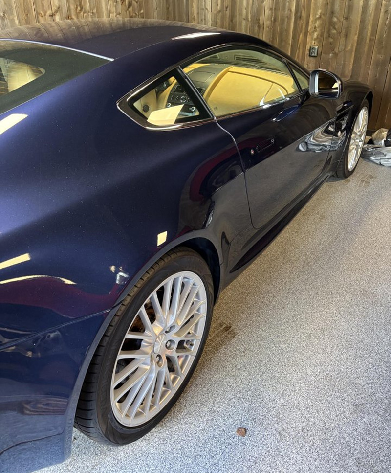 Blå metallic Aston Martin V8 Vantage stulen/bedrägeri Stockholm-Malmö