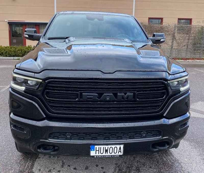 Svart Ram 1500 Crew Cab Limited Night Edition stulen i Almby, Örebro