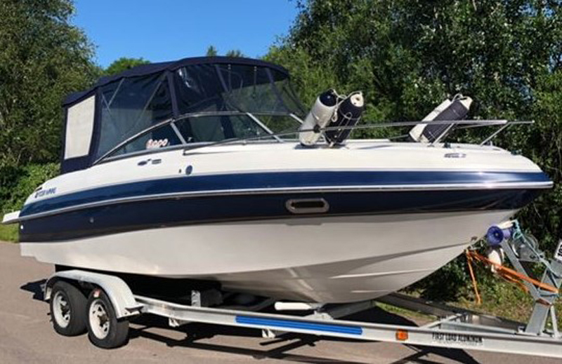 Four Winns 225 Sundowner stulen i Västerås