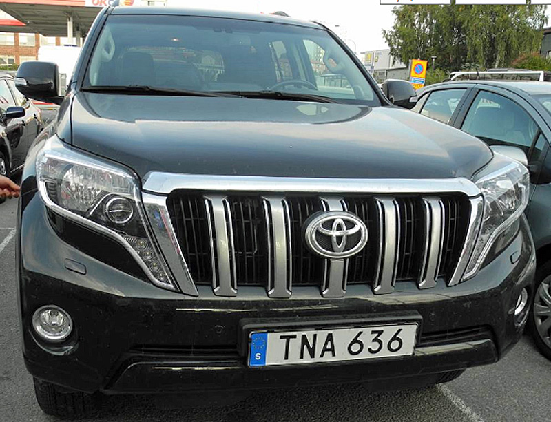 Svart Toyota Land Cruiser Prado stulen i Bromma väster om Stockholm