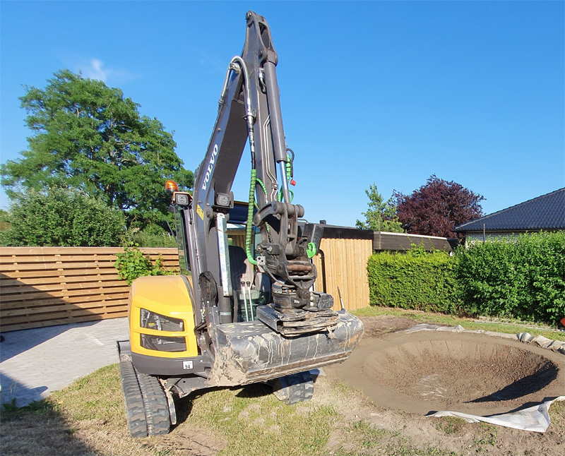 Bandburen grävmaskin Volvo ECR35D stulen i Beddingestrand