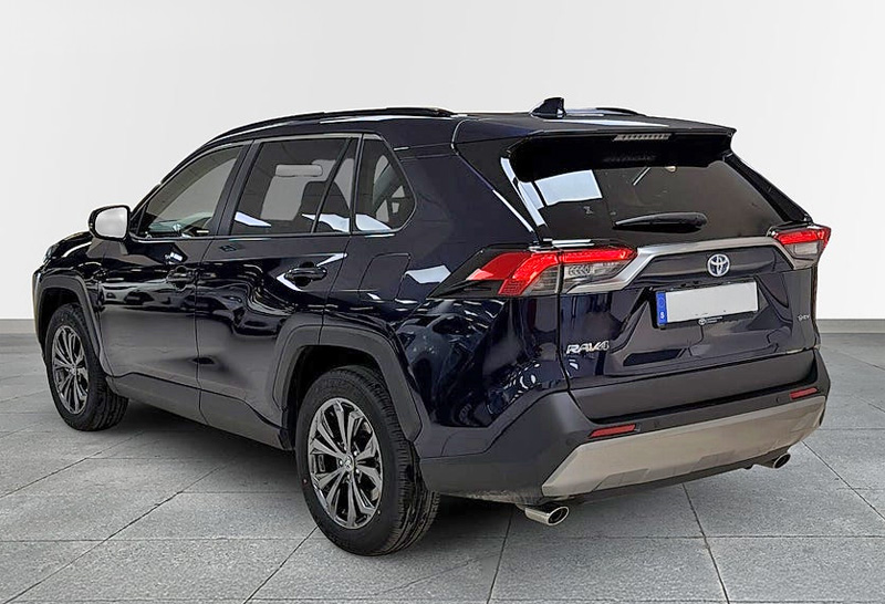Svart Toyota RAV4 Hybrid AWD stulen i Brunnby Vik, Upplands Väsby norr om Stockholm