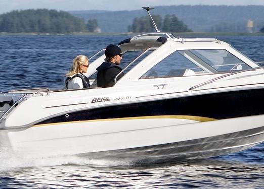 Bella 560 HT stulen på trailer från Tidö Lindö Marin i Västerås