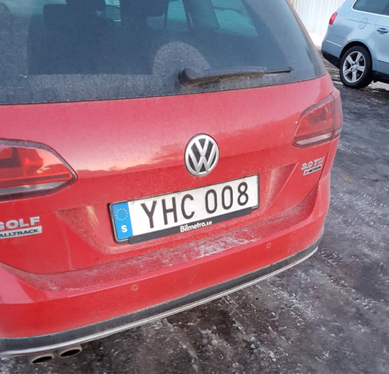 Röd Volkswagen Golf Alltrack 2.0 TDI 4Motion stulen i Karlbo, Krylbo