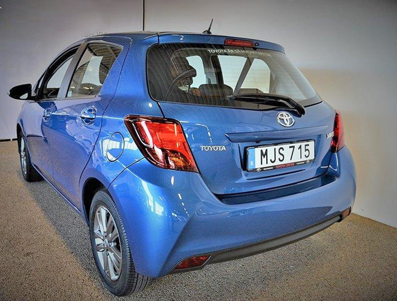 Blå metallic Toyota Yaris stulen i Helsingborg