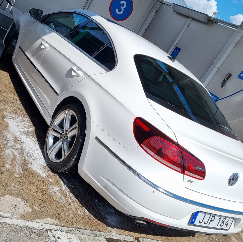 Vit Volkswagen Passat CC 4Motion stulen i Göteborg
