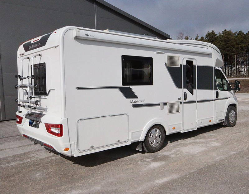Vit halvintegrerad husbil Fiat Adria Matrix 670 SLT stulen i Ulricehamn