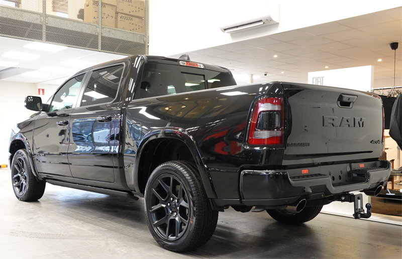 Svart RAM 1500 Crew Cab Rebel Night Edition, stulen i Täby norr om Stockholm