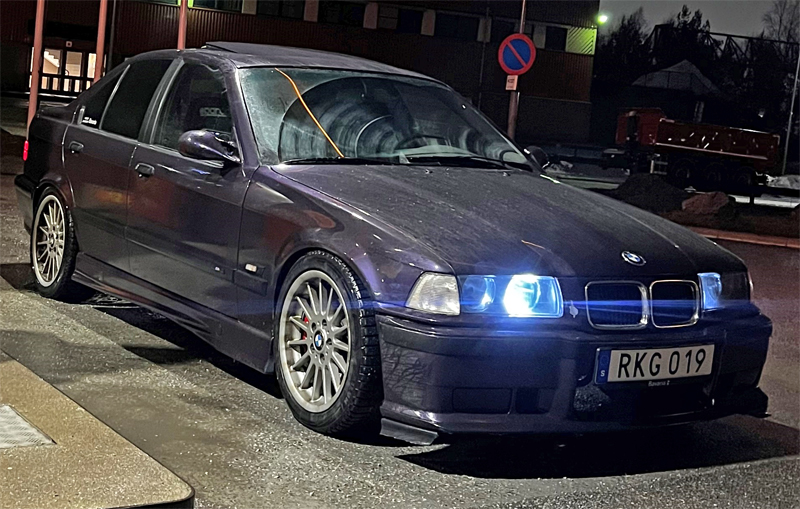 Lila BMW 328I M-Sport E36 stulen i Västerhaninge