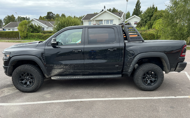 Svart RAM 1500 TRX Crew Cab stulen i Karlstad