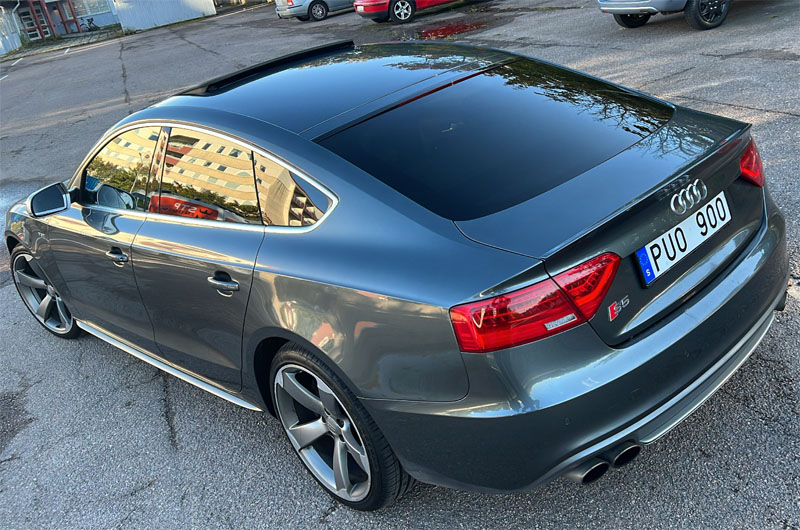 Grå metallic Audi S5 Sportback Quattro stulen i Uppsala