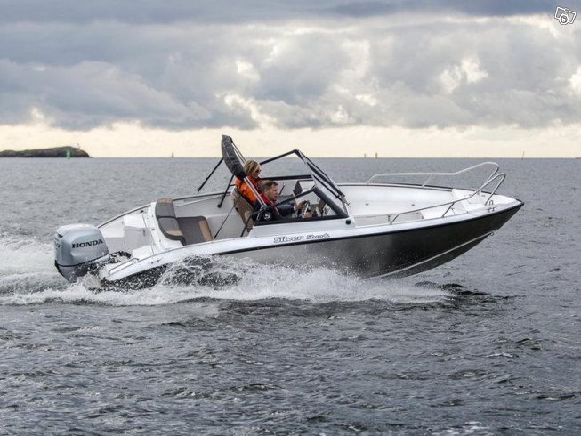 Silver Shark 580 BR stulen från Sommen hamn i Tranås kommun.