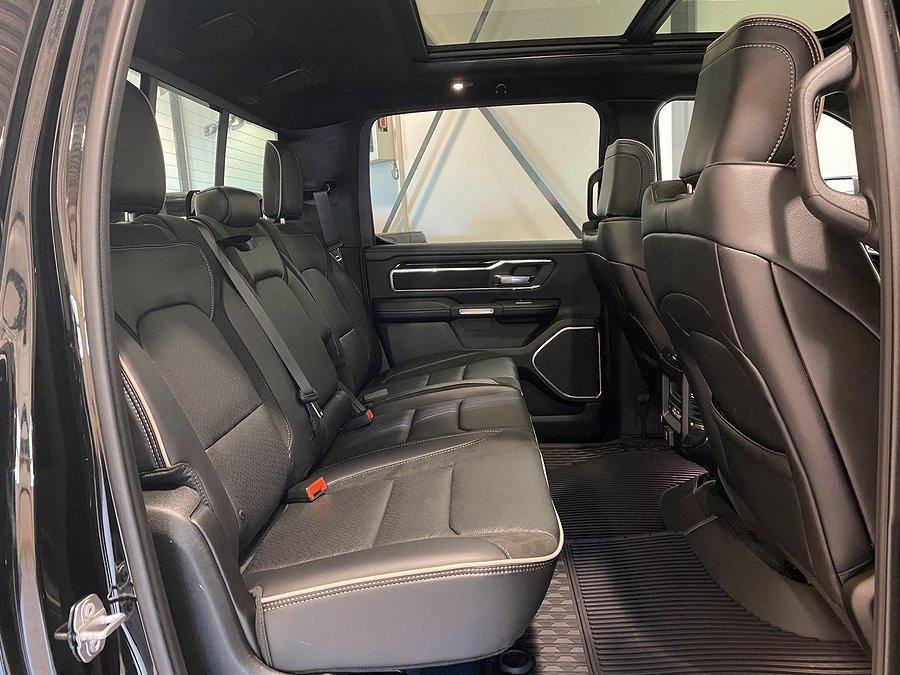 Svart Ram 1500 Crew Cab Laramie Sport stulen i Laröd norr om Helsingborg