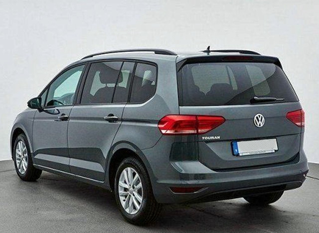 Grå metallic danskregistrerad Volkswagen Touran efterlyst i Danmark får p-böter i Malmö