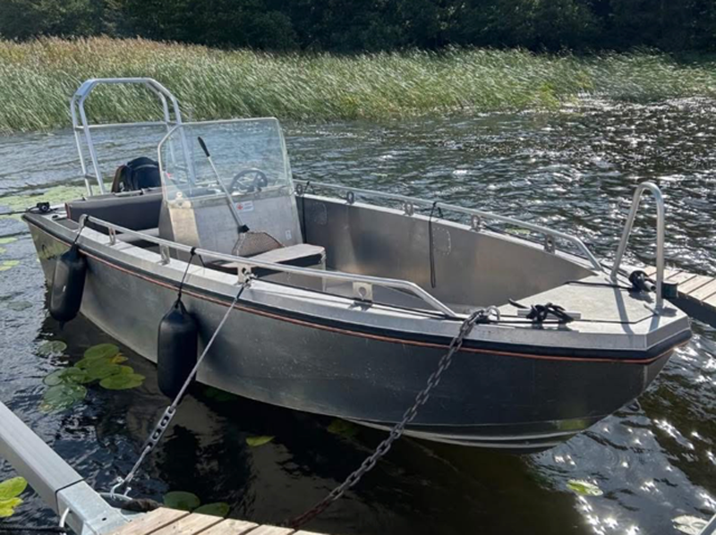 Ockelbo B18 AL med 90 HK Evinrude stulen i Enhörna, Stockholm