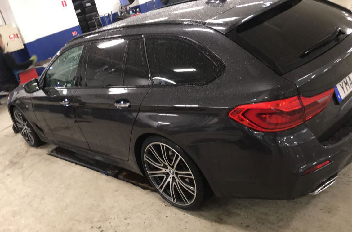 Grå BMW 525D stulen på Lorensbergsvägen i Malmö