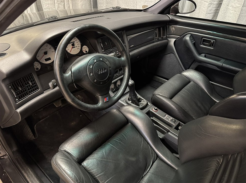 Mörkt röd Audi/Porsche Avant RS2 stulen i Gesala norr om Västerås