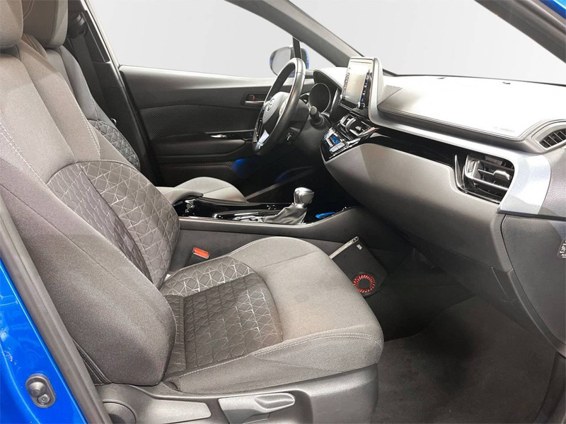 Blå Toyota C-HR Hybrid X-Edition stulen i Upplands Väsby norr om Stockholm