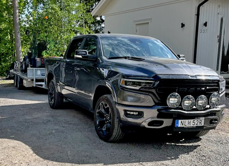 Grå metallic RAM 1500 Crew Cab Limited Night Edition stulen mellan Alunda och Stavby nordost om Uppsala